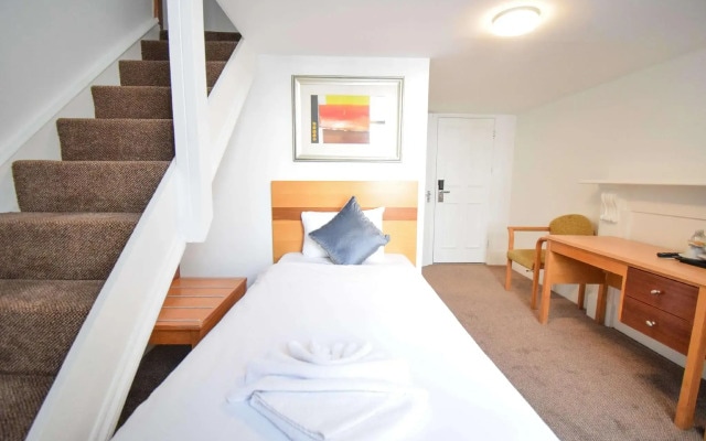 Pembridge Palace Hotel