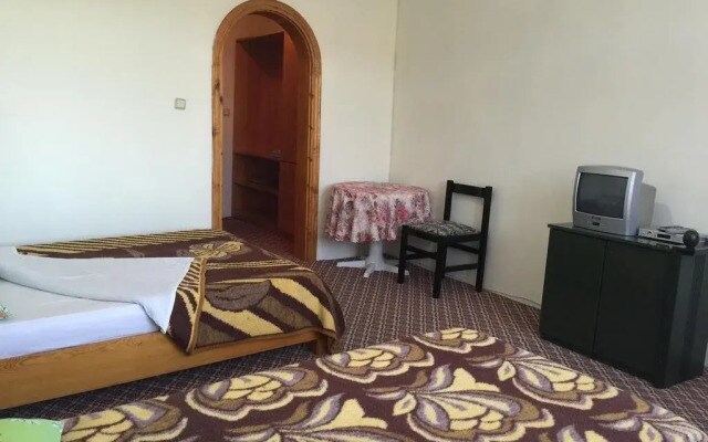 Dinana Hotel