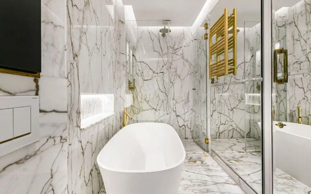 Ultra Luxury Holland Park Home - Central AC