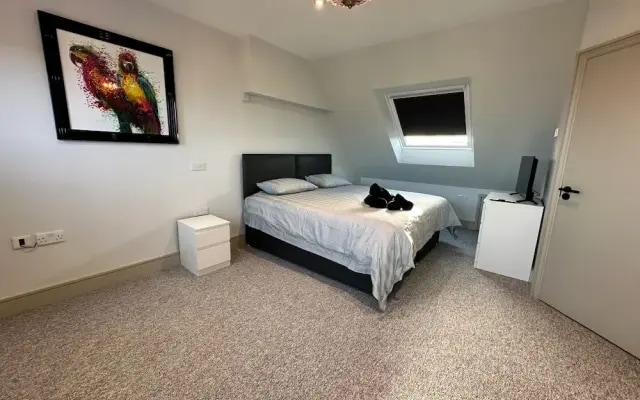 Captivating 6 -bed House in Waltham Abbey