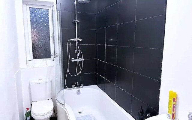 2dbed Close to Etihad, Coop Live, Manchester