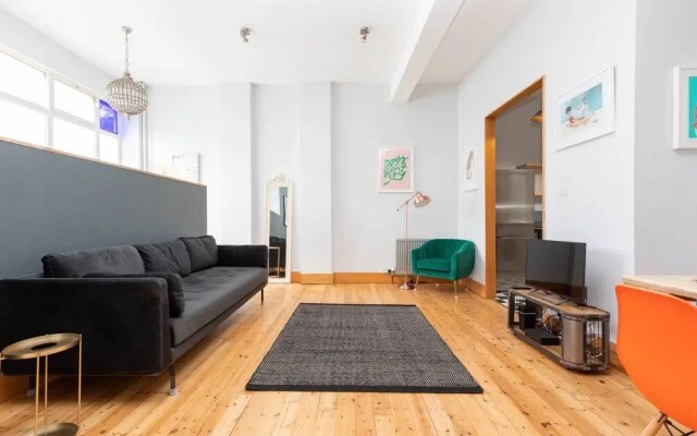 Stylish 2 Bedroom Converted Victorian Storefront