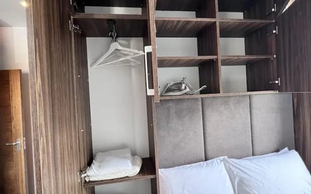 London Studio Retreat - Colney Hatch Lane