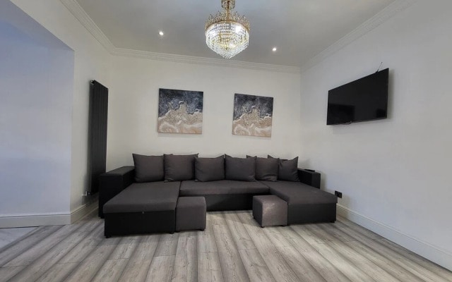 Grand Exclusive 2 Bed Apartment - London