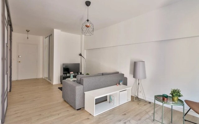 Charming 2 Room Apartment With Balcony - Paris 8ème