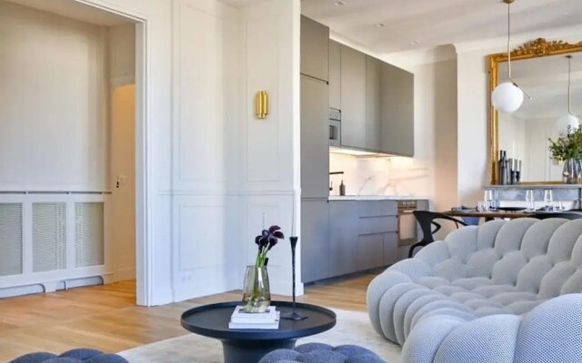 Design Passy Terrace 2 Bedroom Apt With Balcony in Paris