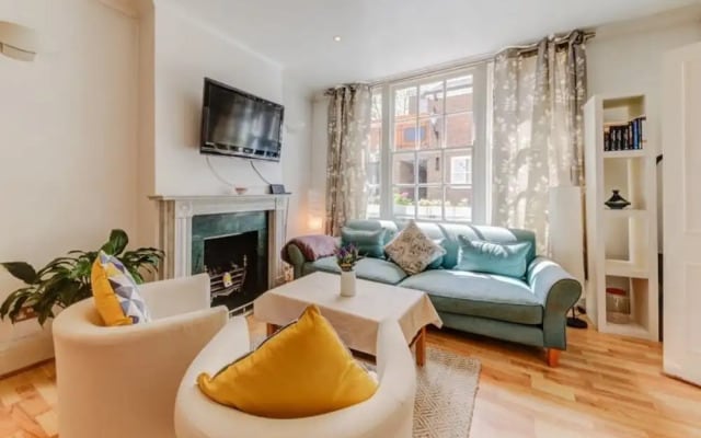 Stanhope Mews Apartment