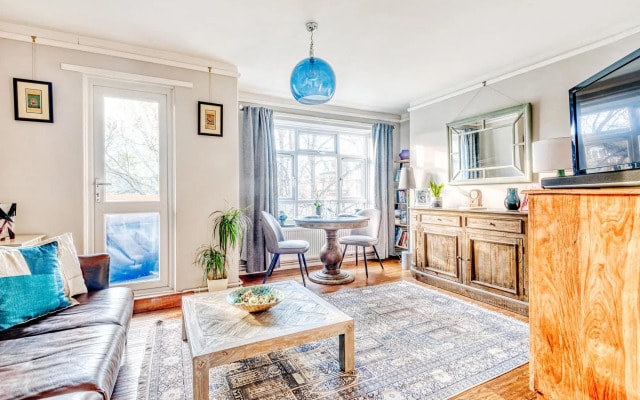 Stunning and Warm Home in Wandsworth by Underthedoormat