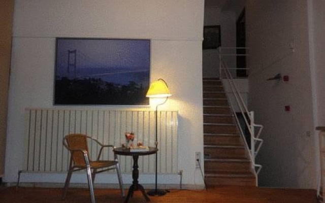 10 Suites Hotel