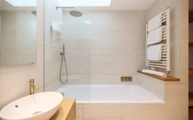 Mill Hill Mews Home with Garden