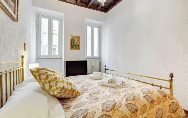 Spanish Steps Spacious Apartment