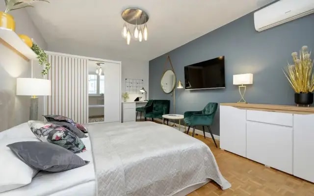 Unique Bright Apartment by Renters