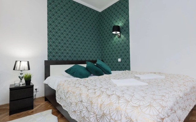 UNIT Short Rent Apartment by Warsaw Metro Station