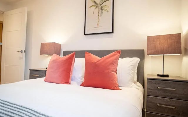 One Bed - Queensmere Shopping Centre by Belvilla