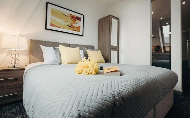 Halifax House, Studio Apartment 215