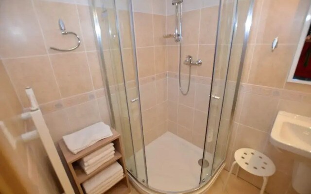 Modish Apartment in Nova Pec Near Lake