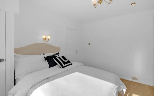 4 Bed - Sleeps 8 - Free Parking - Garden