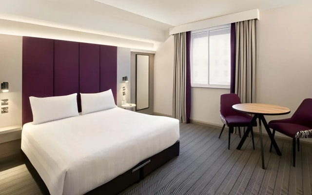 Premier Inn Heathrow Airport T2 & T3 (Bath Road)