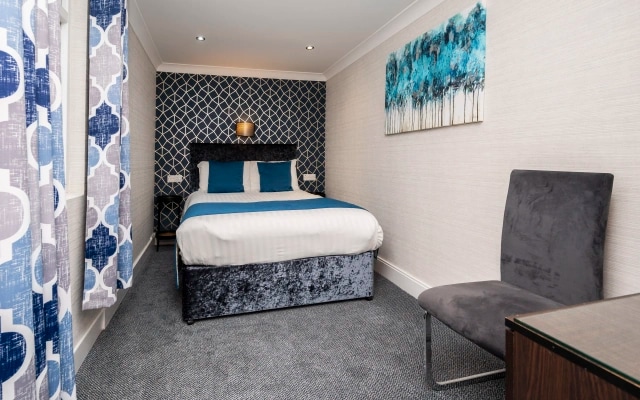 Mentone Hotel