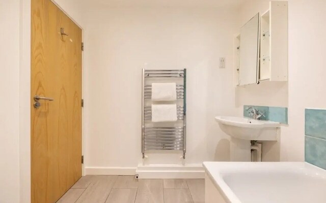 The Clapham - Captivating 2bdr With Garden Parking