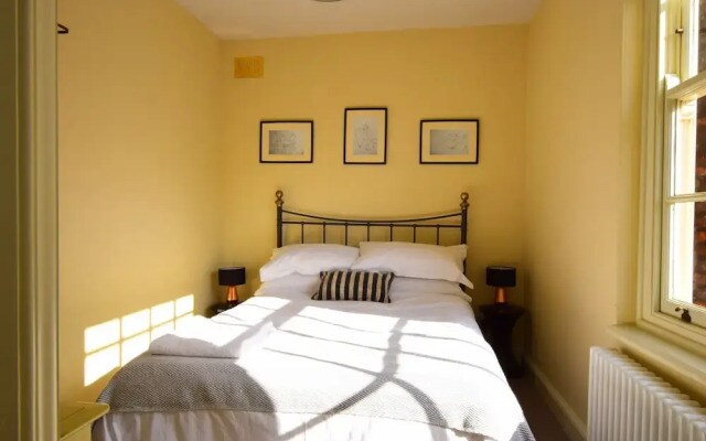 14 St Saviour's Place