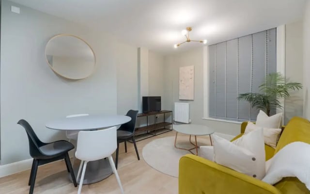 Trendy Flat by Hyde Park PS1