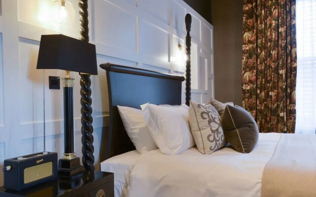 Manor House Lindley