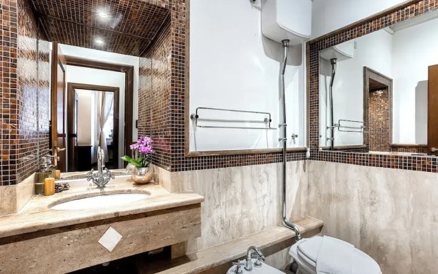 Trevi Fountain Luxury Guesthouse