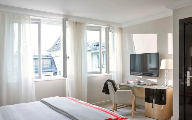 Отель Plaza Athenee