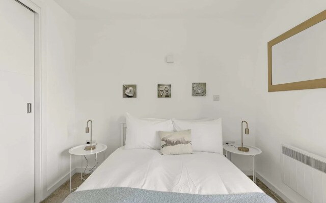 Gorgeous Mile End Flat