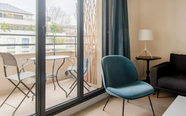 Casteja Modern Residence