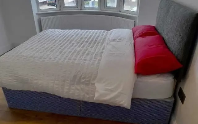 Remarkable 3-bed House in Hounslow
