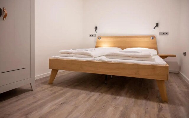 ART Hostel & Apartments