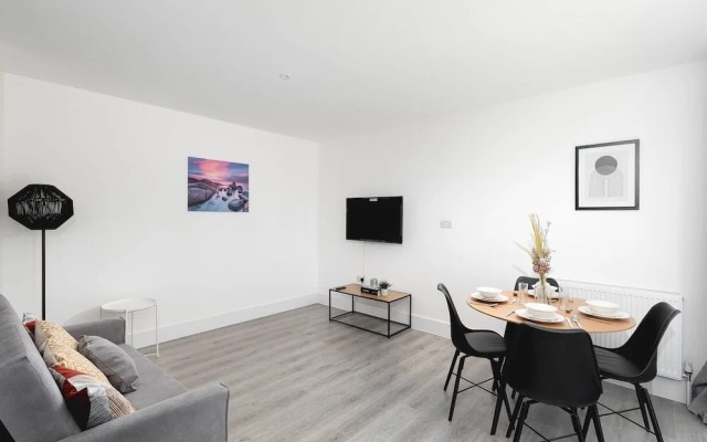 Skyvillion -vineyard Court- Enfield 1bed With Balcony