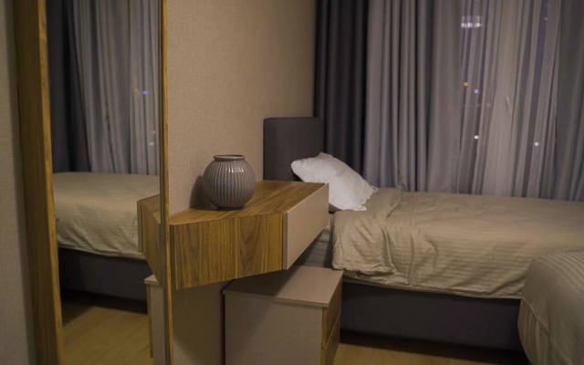 Exclusive Spacious 2 1 Apartment 2 Bathrooms - Core Living