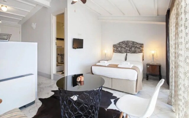 Chiconomy Suites
