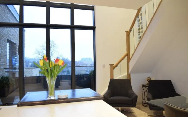 Spacious Greenwich Flat