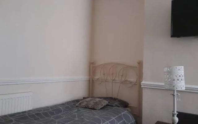 Large House Sleeps13 Close to lfc Stadium Anfield