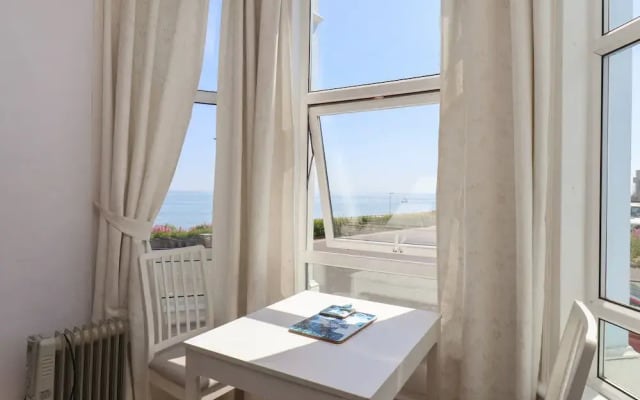 2 Beach View @ Beaconsfield House