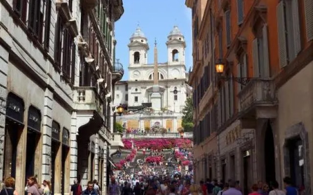 Historical Apartment near Spanish Steps