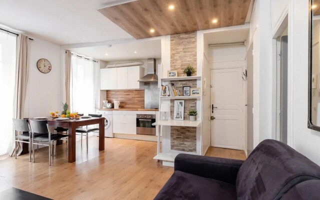 Eiffel Tower - Rue Cler Area Apartment