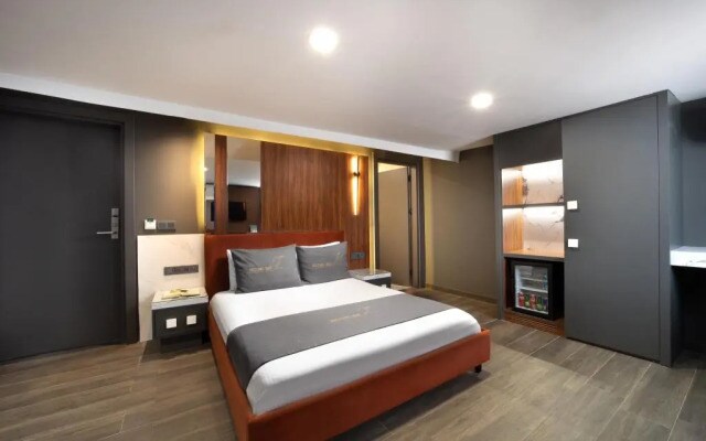 Second Suit Otel
