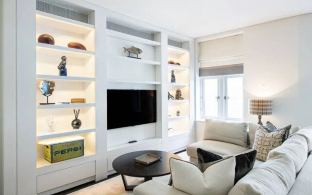 Exclusive 2 Bed in Mayfair with Private Terrace