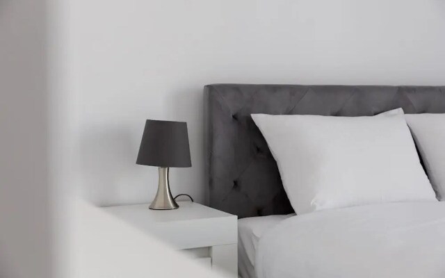 Wola Chic Grey Studio