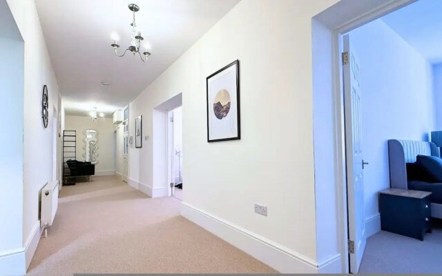 Palacial 3 Super King Bedrooms
