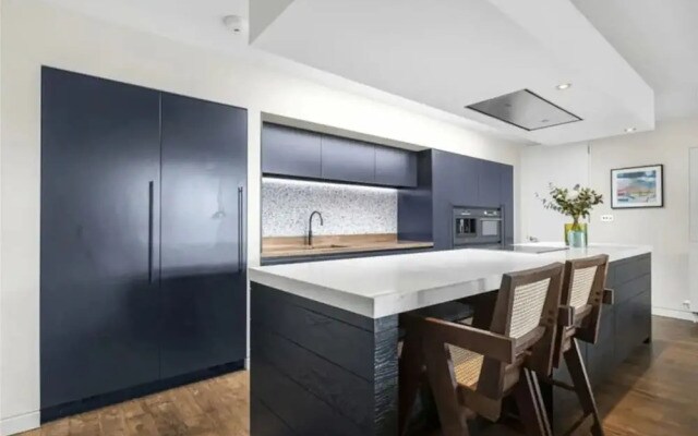 Stunning Shoreditch Penthouse Red5