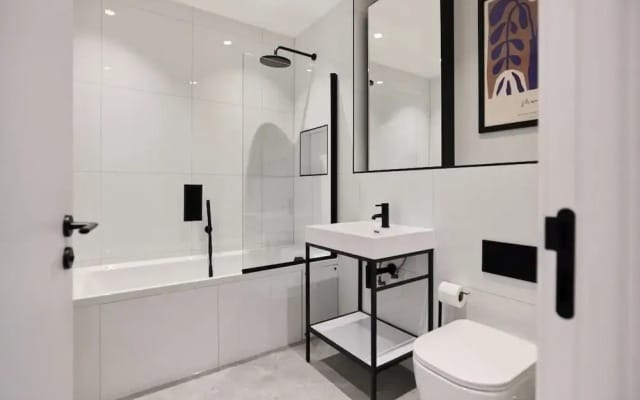 The Brondesbury Place - Bright 2bdr Flat With Balcony + Parking