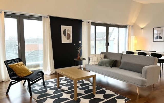 Stay in Style Modern 2 Bed Apartment