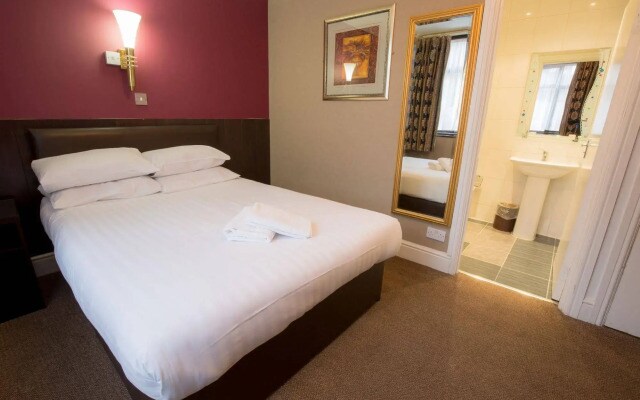 Rossmore Hotel
