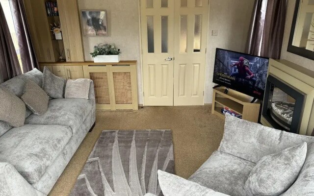 Tranquil Lodge Retreat in Preston Countryside